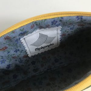 Trousse stylo motif géométriques brodée. – Image 2