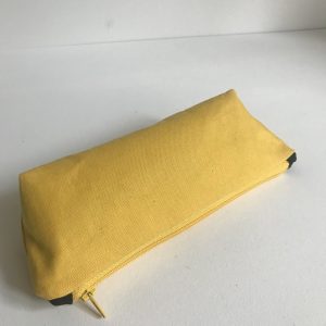 Trousse stylo motif géométriques brodée. – Image 3