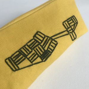 Trousse stylo motif géométriques brodée. – Image 4