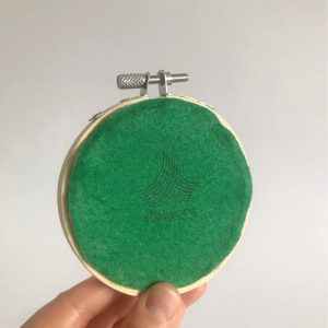 Tambour brodé , décoration murale. – Image 2