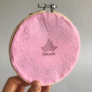 Tambour brodé , décoration murale. – Image 3