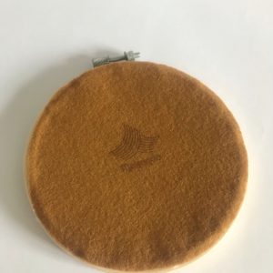 Tambour brodé , décoration murale. – Image 2