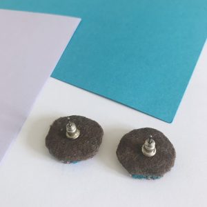 Boucle d'oreille brodée. – Image 3