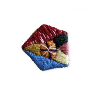 Broche moderne brodée à la main – Image 2
