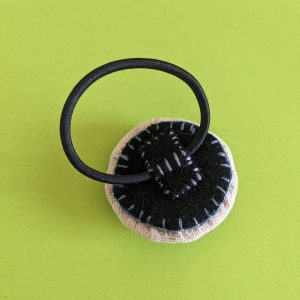 Elastique brodé à la main. – Image 2