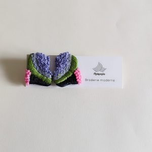 Boucle d'oreille puce brodée. – Image 5