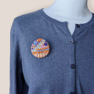 Broche abstraite brodée à la main – Image 5