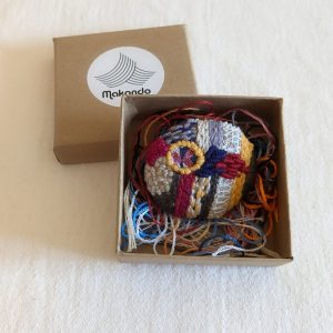 Broche abstraite brodée à la main – Image 4