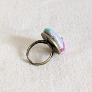 bague brodée à la main