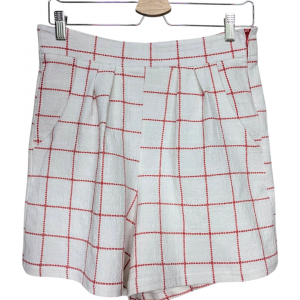 Short upcyclé en coton à carreaux rouges – Image 3