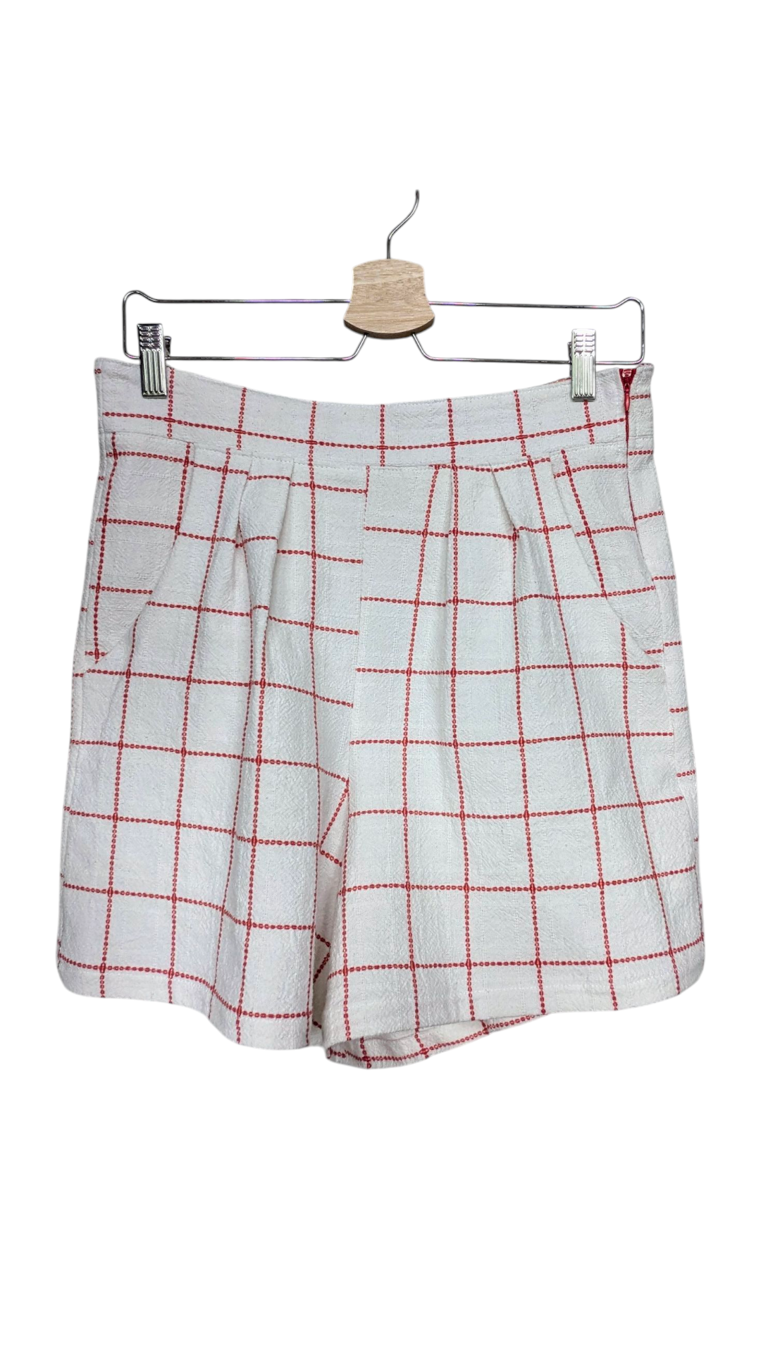 Short upcyclé en coton à carreaux rouges – Image 3