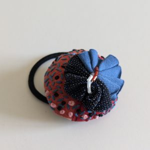 Élastique cheveux fait main.